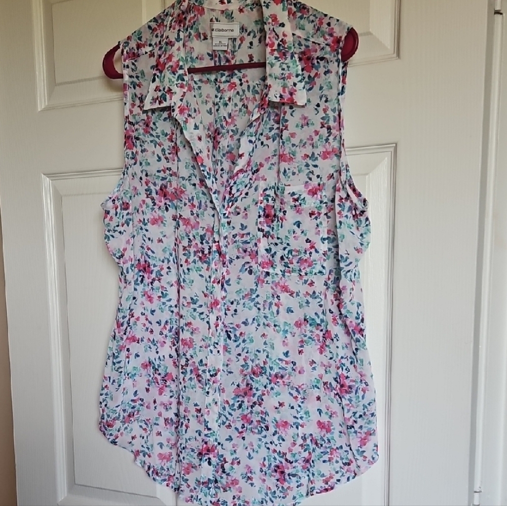 Liz Claiborne White and Pink Sleeveless Button Down Shirt
